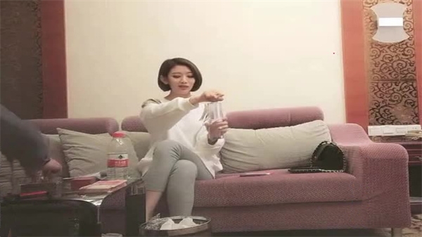 大屌魔人高价约炮气质御姐！连身网袜激情啪啪，淫水喷涌高潮迭起